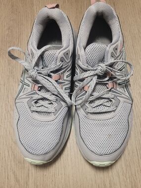 ASICS Women's Light Gray Athletic Shoes with Pink/Mint Accents Size 8